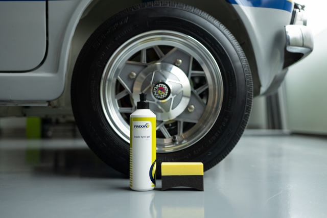 Plastic and tyre renovator black 0.5l