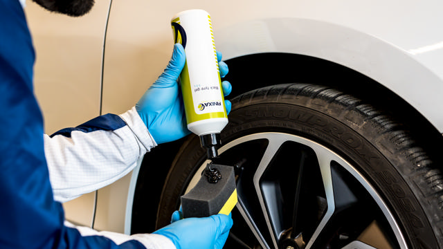 Plastic and tyre renovator black 0.5l